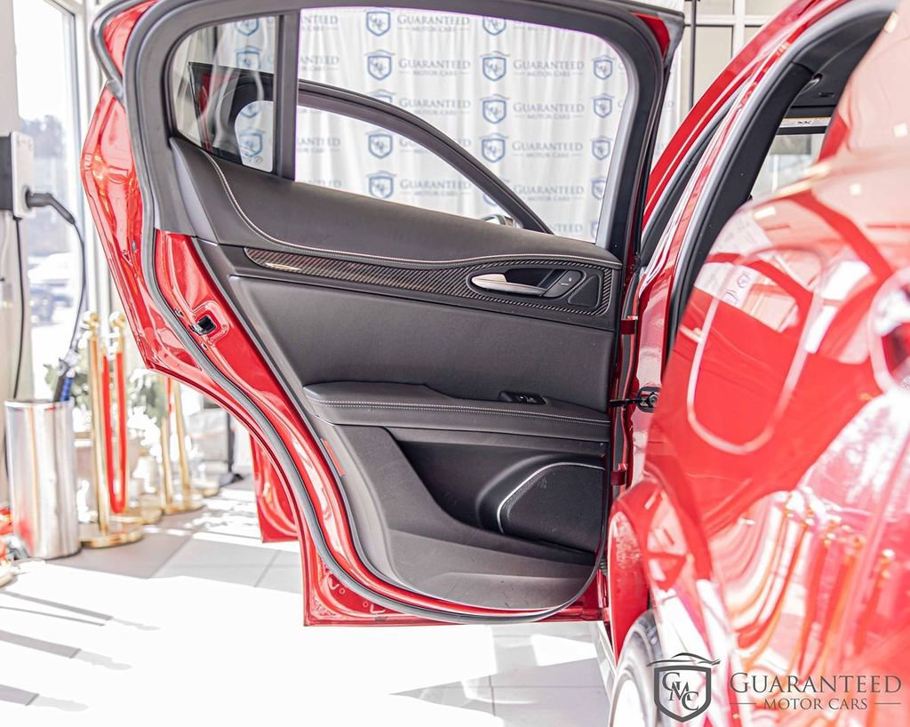 Used 2021 Alfa Romeo Stelvio Quadrifoglio image 36