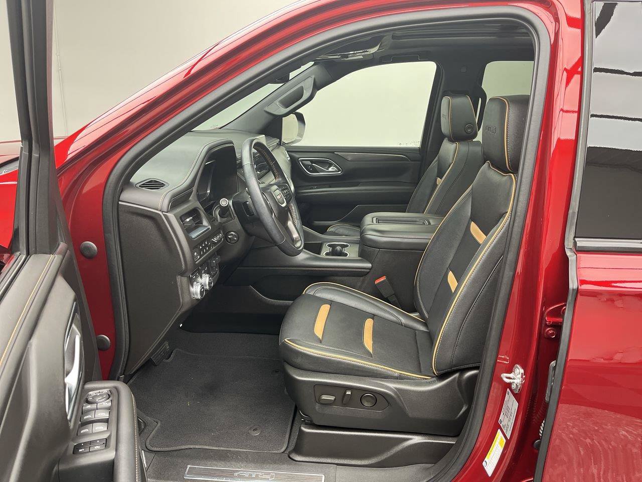 Certified 2022 GMC Yukon AT4 w/ Technology Package AWD/4WD image 3