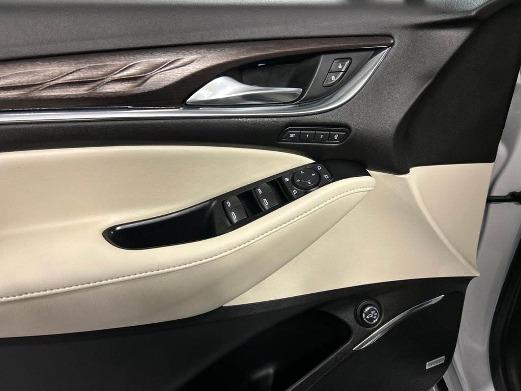Used 2023 Buick Enclave Avenir w/ Avenir Technology Package AWD/4WD image 14