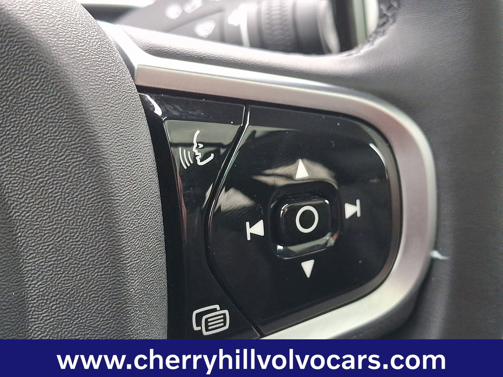 Certified 2025 Volvo V60 B5 Cross Country Plus image 23