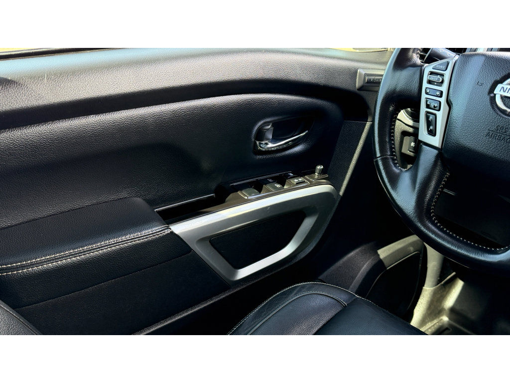 Used 2019 Nissan Titan PRO-4X w/ Pro-4x Convenience Package AWD/4WD image 17