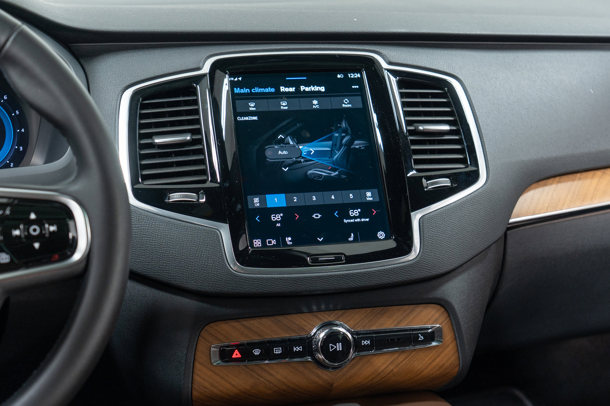 Certified 2024 Volvo XC90 B6 Plus w/ Protection Package Premier image 19