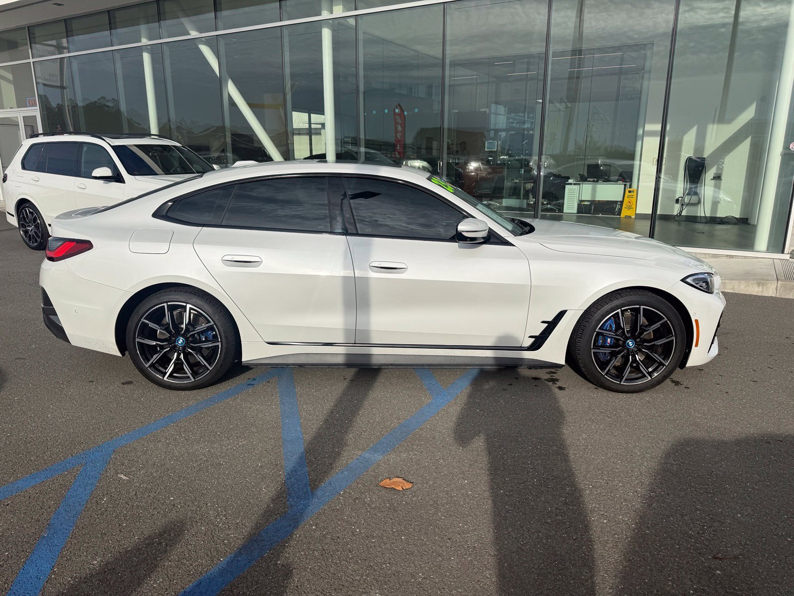 Used 2023 BMW i4 eDrive40 w/ M Sport Package RWD image 9