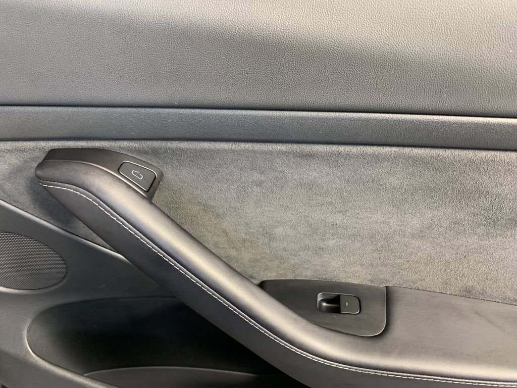 Used 2023 Tesla Model 3 Standard Range image 33