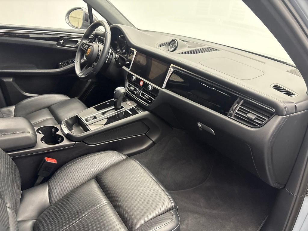 Certified 2024 Porsche Macan Turbo AWD/4WD image 25