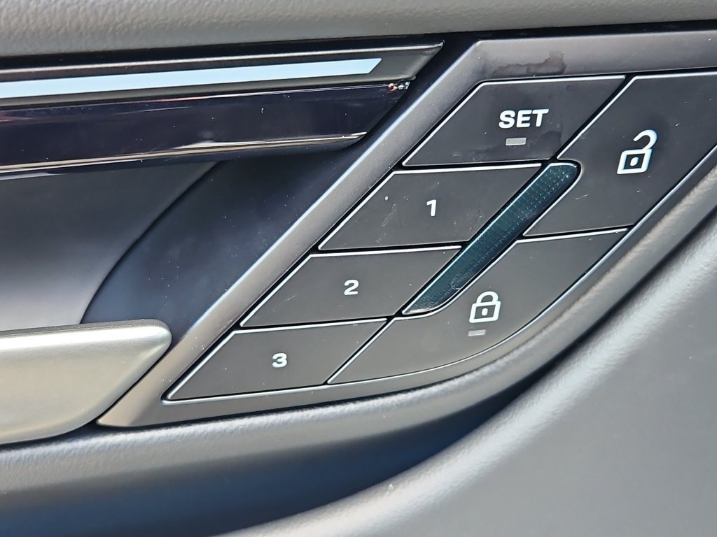 Certified 2025 Porsche Macan 4 Electric AWD/4WD image 23