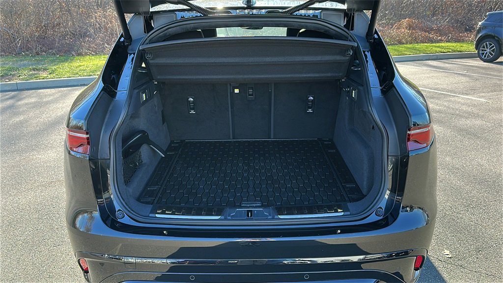 Certified 2025 Jaguar F-PACE R-Dynamic S image 23