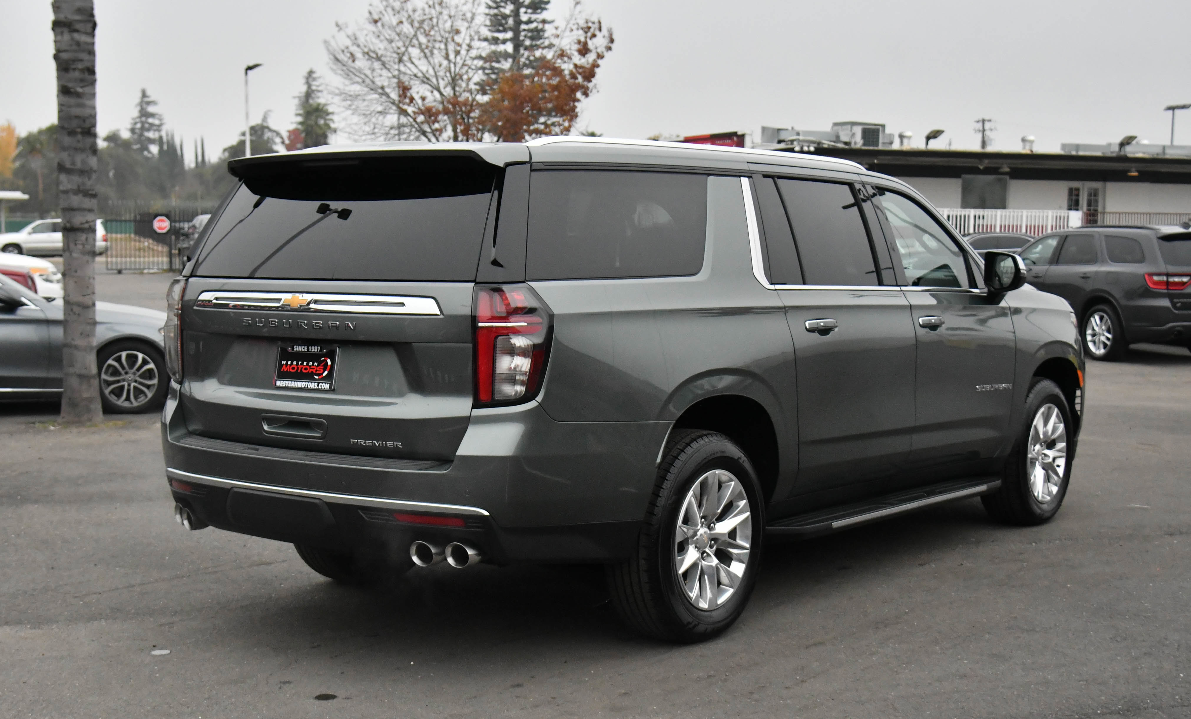 Used 2023 Chevrolet Suburban Premier image 8