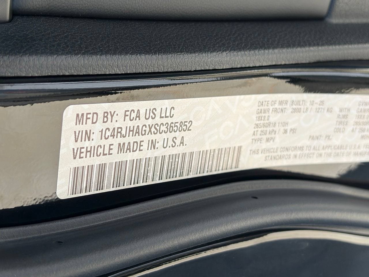 Used 2025 Jeep Grand Cherokee Altitude AWD/4WD image 13