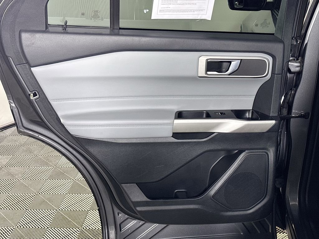 Used 2022 Ford Explorer XLT w/ Equipment Group 202A AWD/4WD image 20