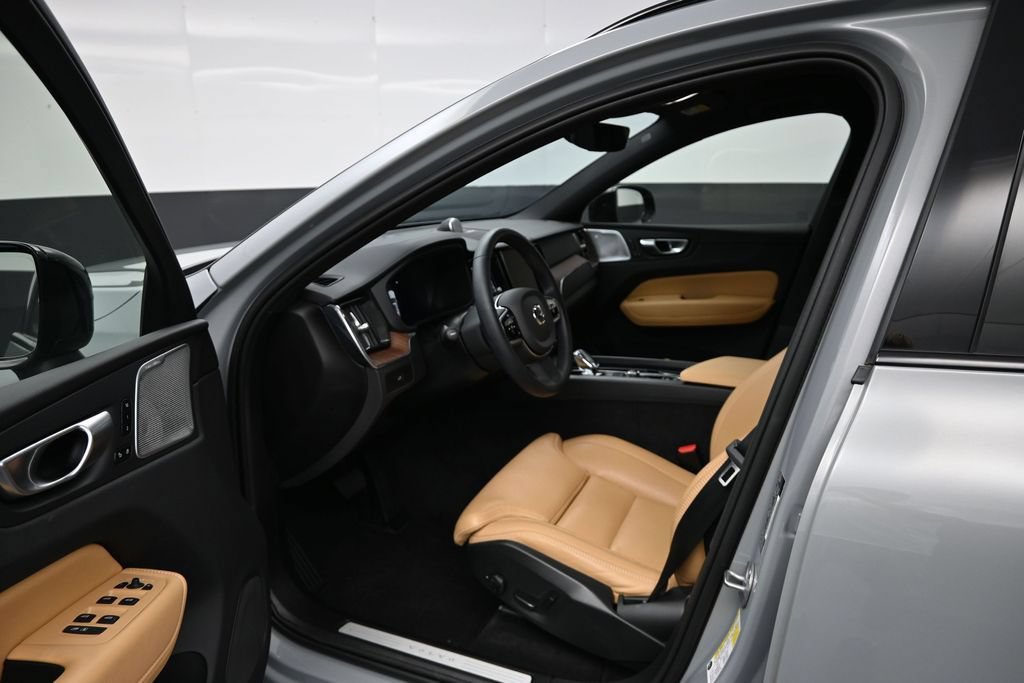 Used 2024 Volvo XC60 B5 Ultimate w/ Protection Package Premier AWD/4WD image 9