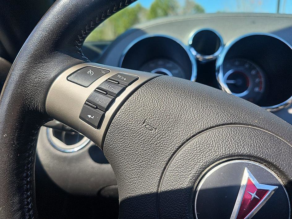 Used 2008 Pontiac Solstice GXP w/ Premium Package image 25