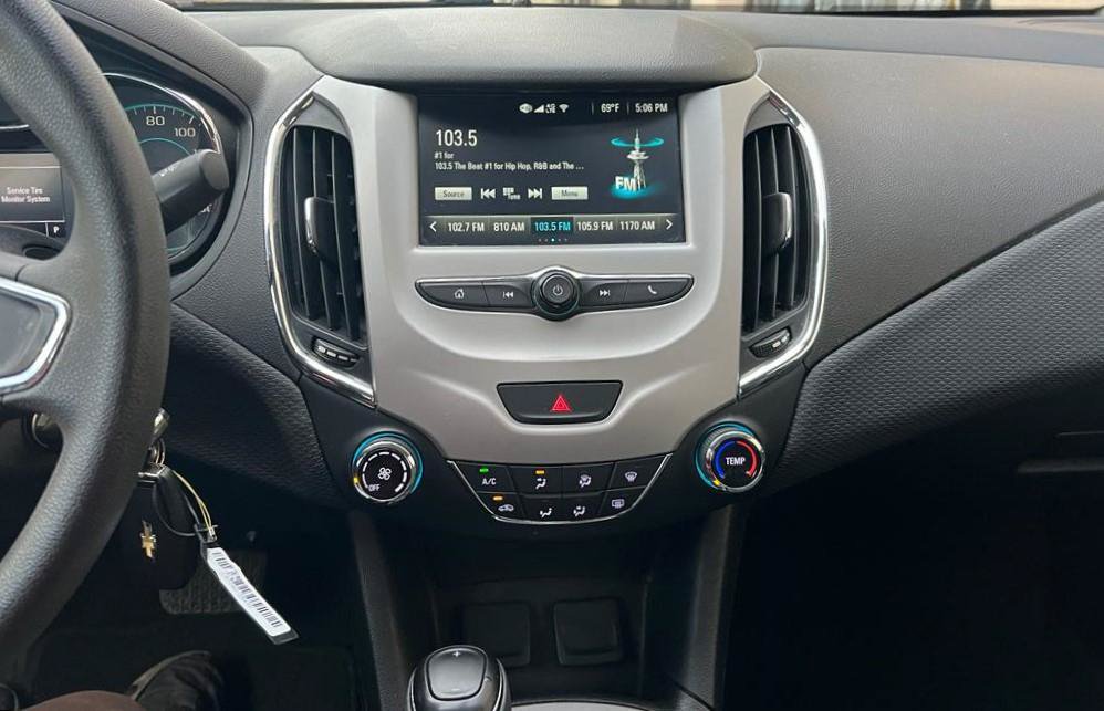 Used 2018 Chevrolet Cruze LS FWD image 21