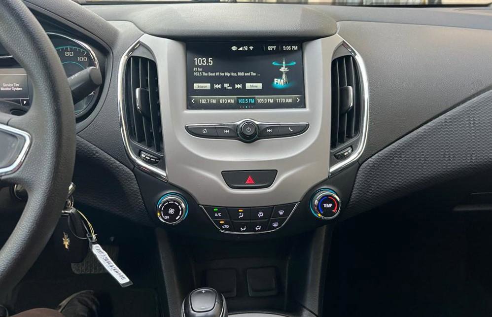 Used 2018 Chevrolet Cruze LS FWD image 21