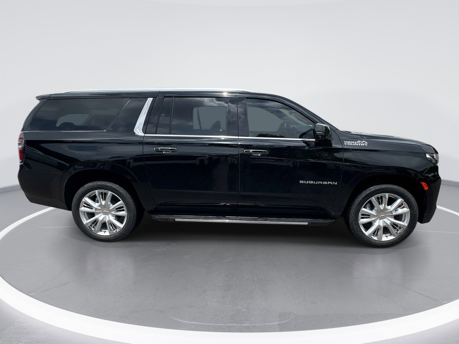 Used 2024 Chevrolet Suburban High Country AWD/4WD image 9