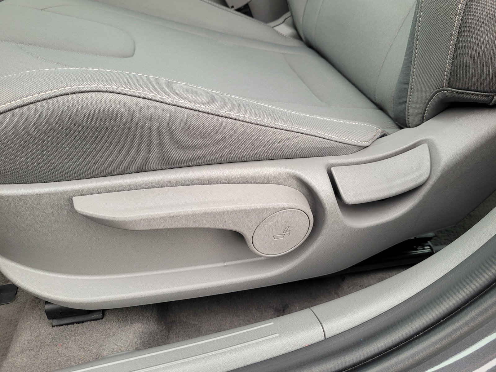 Used 2025 Hyundai Elantra SEL image 11