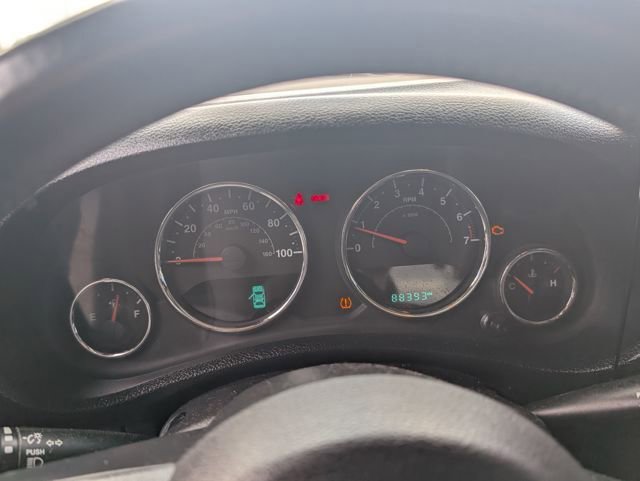 Used 2017 Jeep Wrangler Unlimited Sahara w/ Connectivity Group image 17