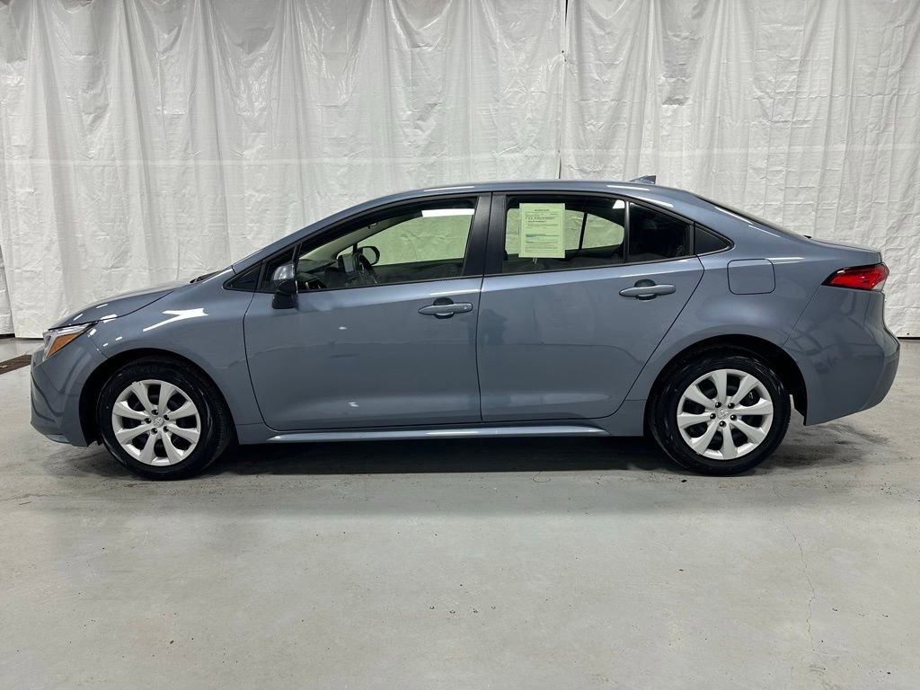 Used 2025 Toyota Corolla LE image 4