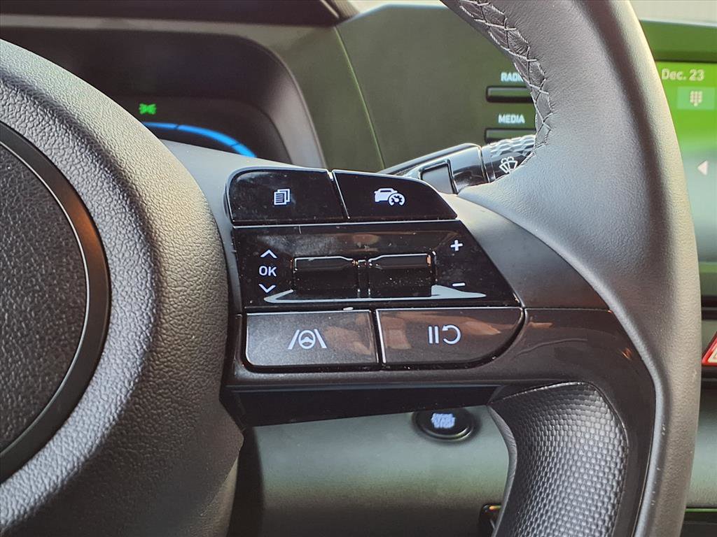 Certified 2025 Hyundai Elantra Sport image 15