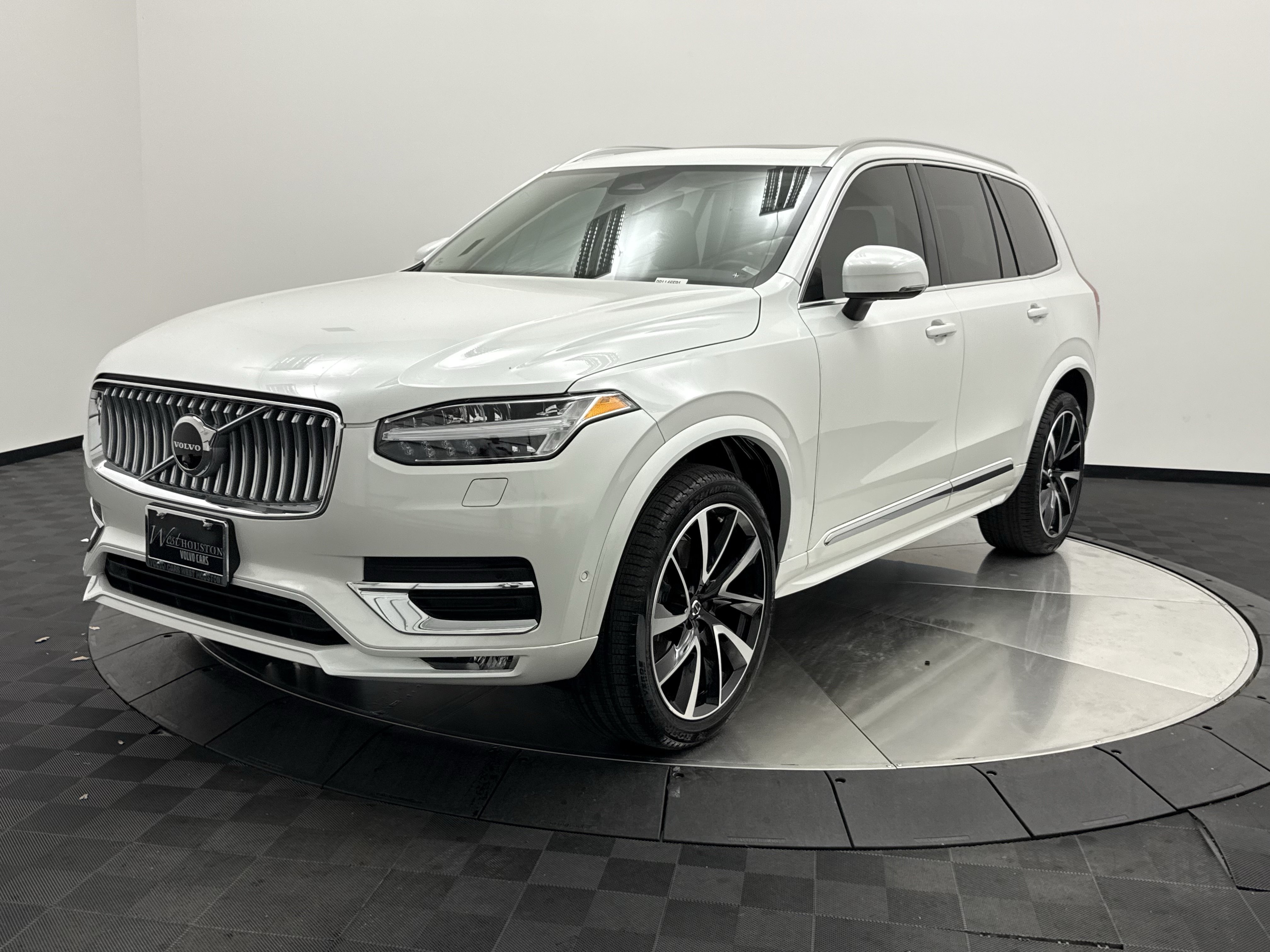 Certified 2024 Volvo XC90 B6 Plus w/ Protection Package Premier AWD/4WD image 3