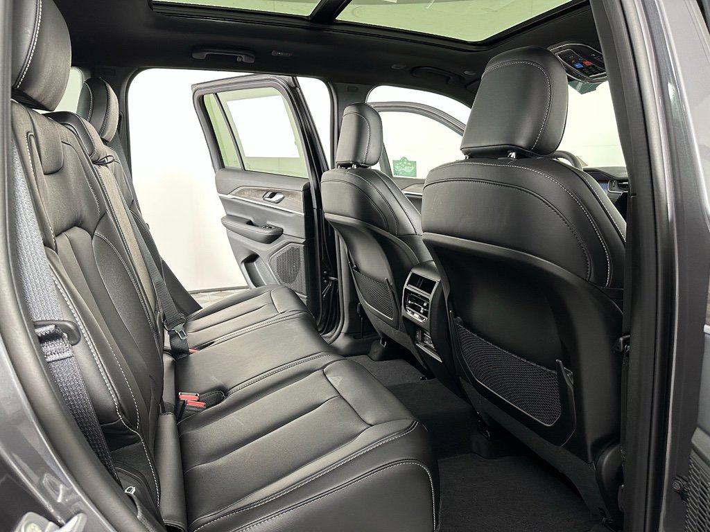 New 2025 Jeep Grand Cherokee Limited image 13