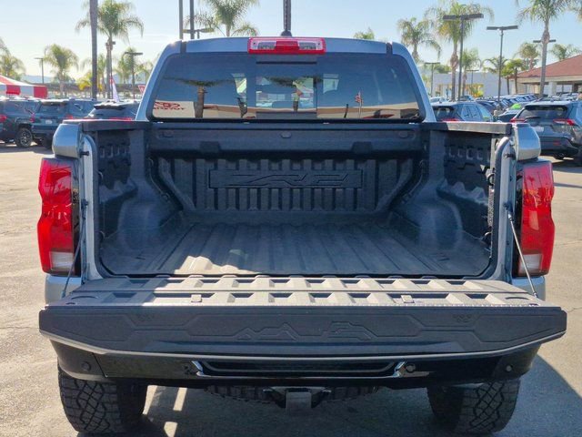 Used 2024 Chevrolet Colorado ZR2 w/ ZR2 Convenience Package III image 6