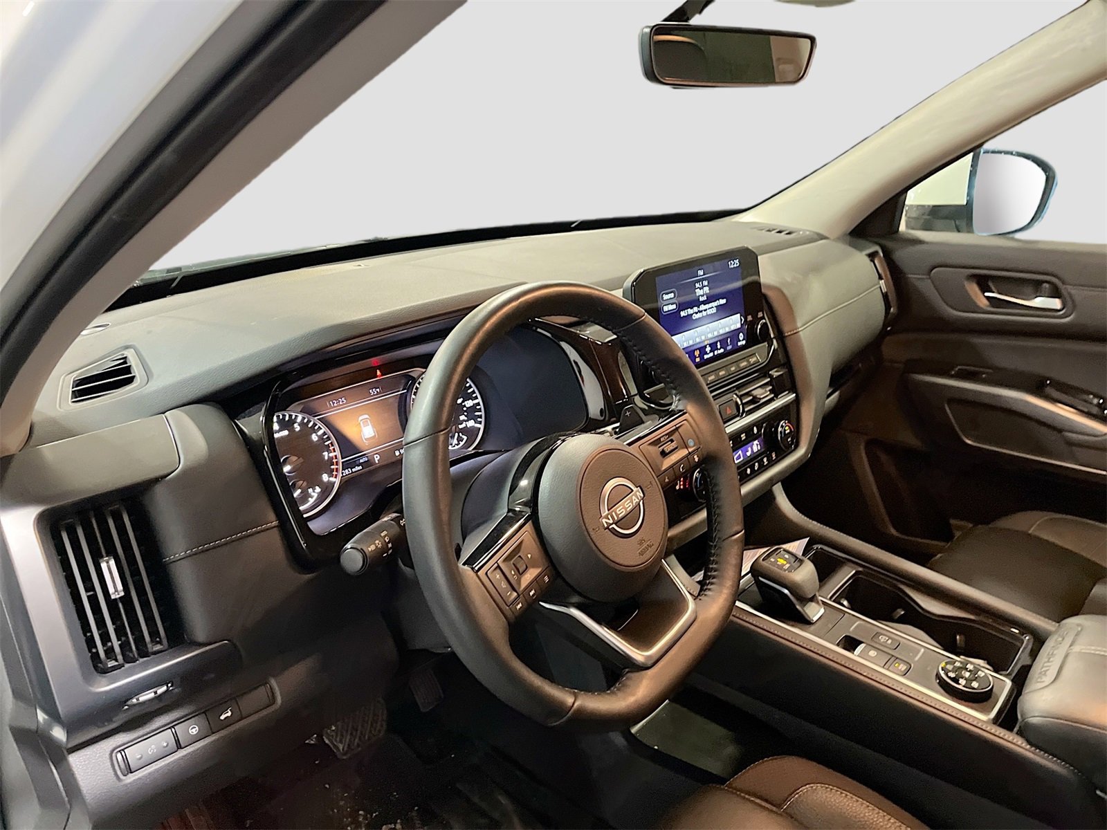 Used 2023 Nissan Pathfinder SL image 9