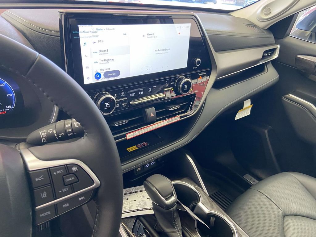 Used 2026 Toyota Highlander Limited image 21
