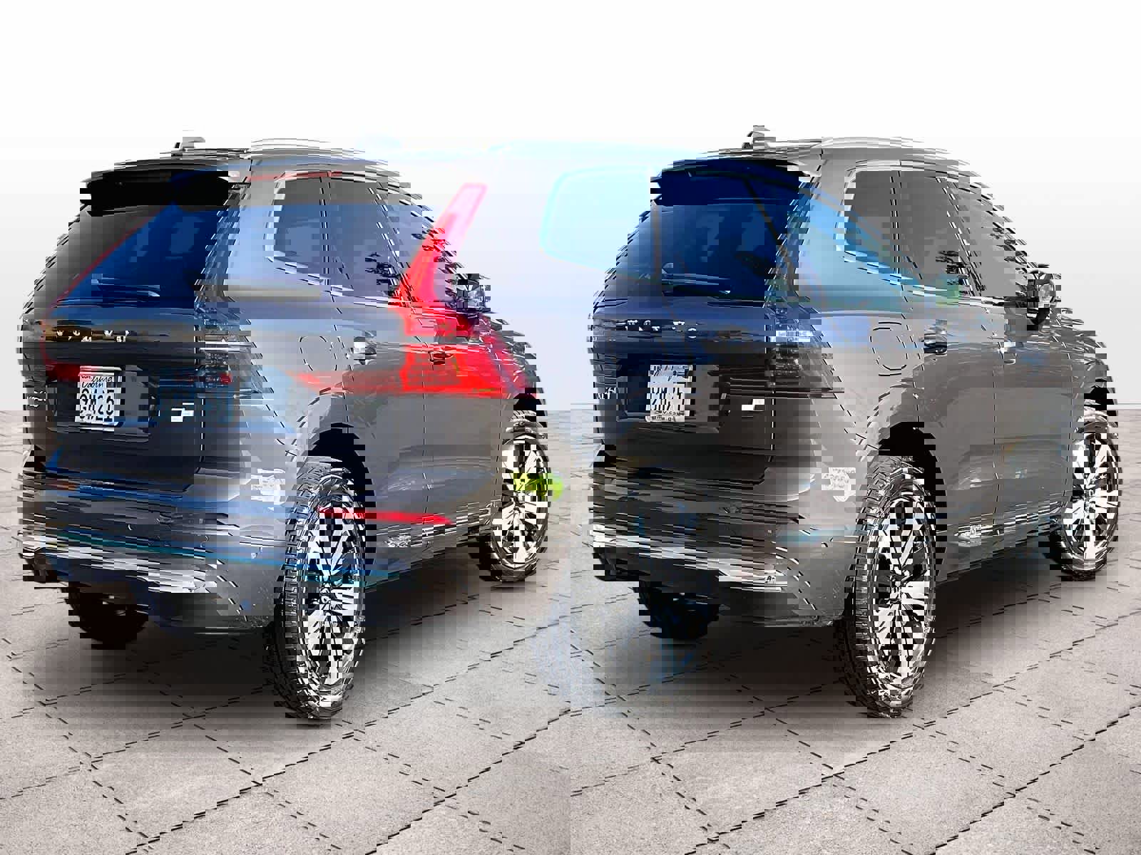 Used 2023 Volvo XC60 T8 Plus image 16