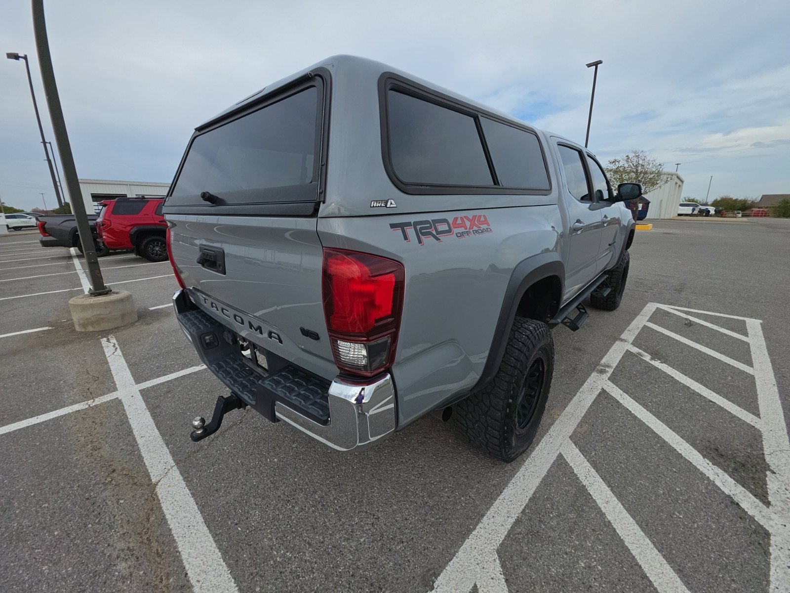 Used 2018 Toyota Tacoma TRD Off-Road AWD/4WD image 7