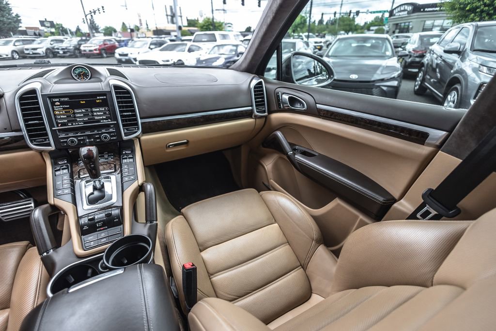Used 2016 Porsche Cayenne GTS AWD/4WD image 23