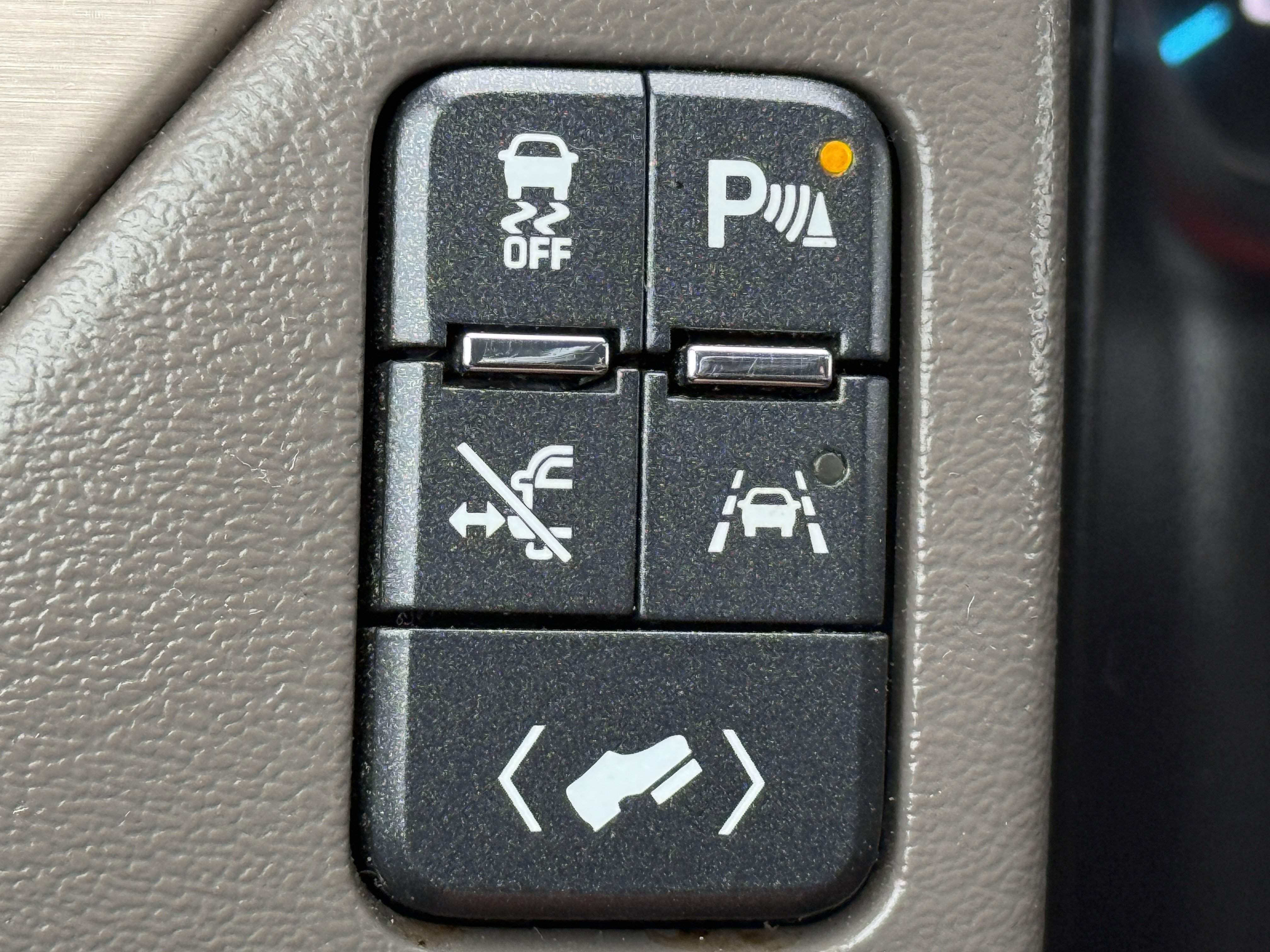 Used 2017 GMC Yukon XL Denali w/ Open Road Package image 47