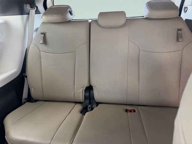 Used 2024 Toyota Sienna XLE FWD image 22