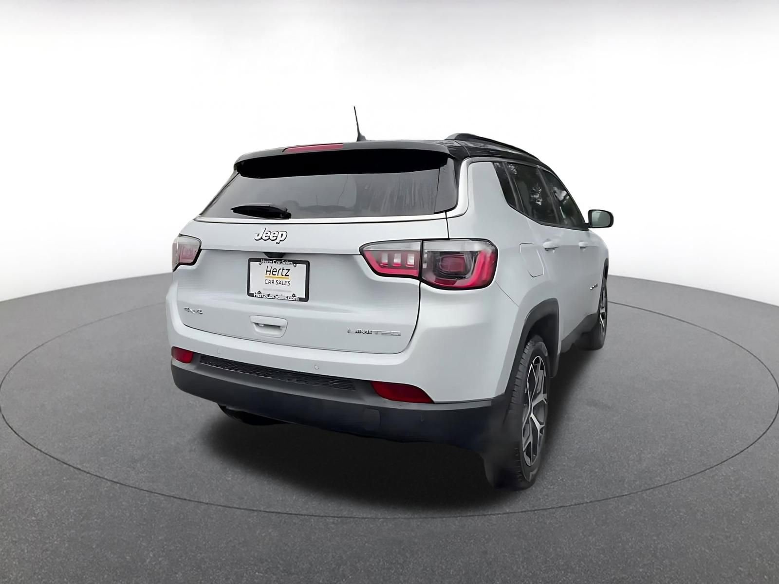 Used 2025 Jeep Compass Limited image 15