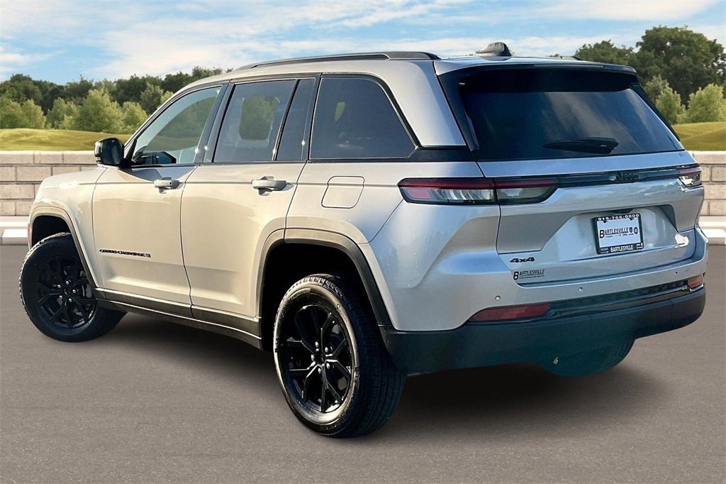 New 2025 Jeep Grand Cherokee Altitude image 3
