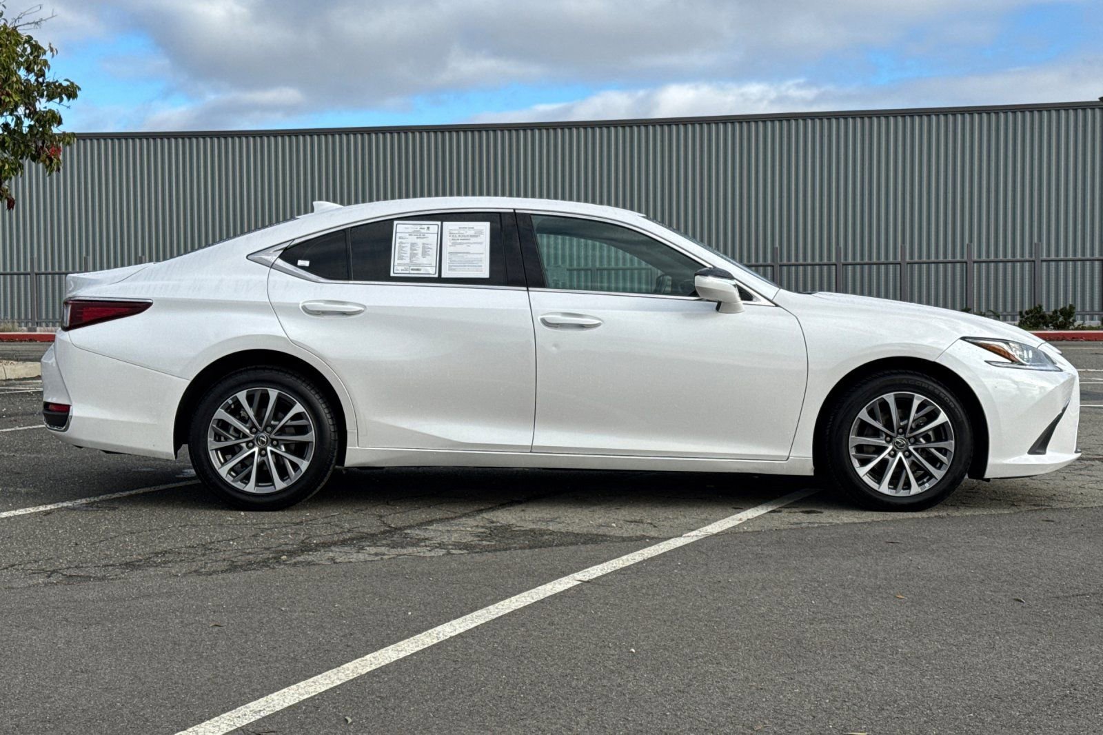 Used 2022 Lexus ES 250 w/ Accessory Package 2 AWD/4WD image 2