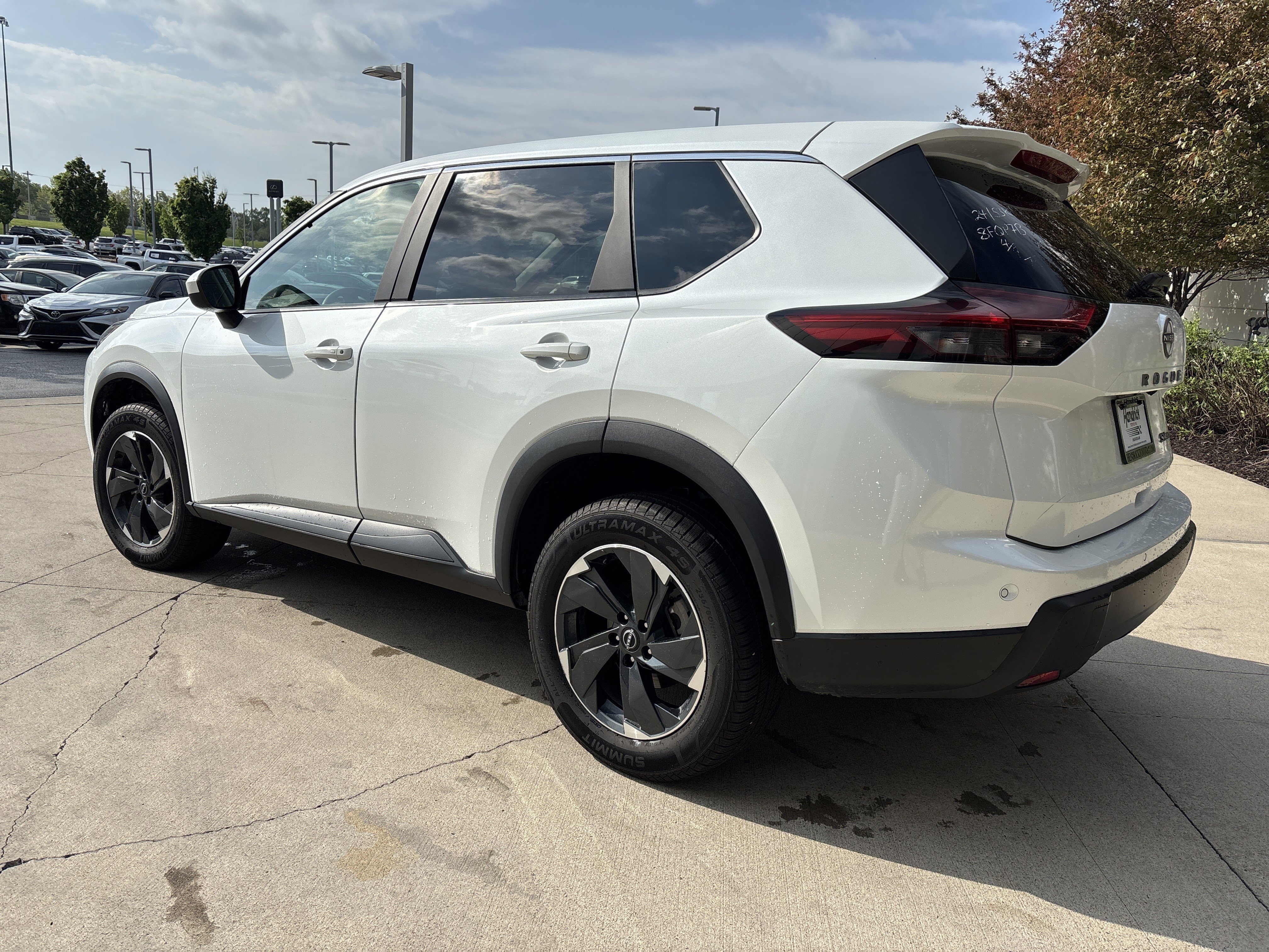 Used 2024 Nissan Rogue SV AWD/4WD image 7