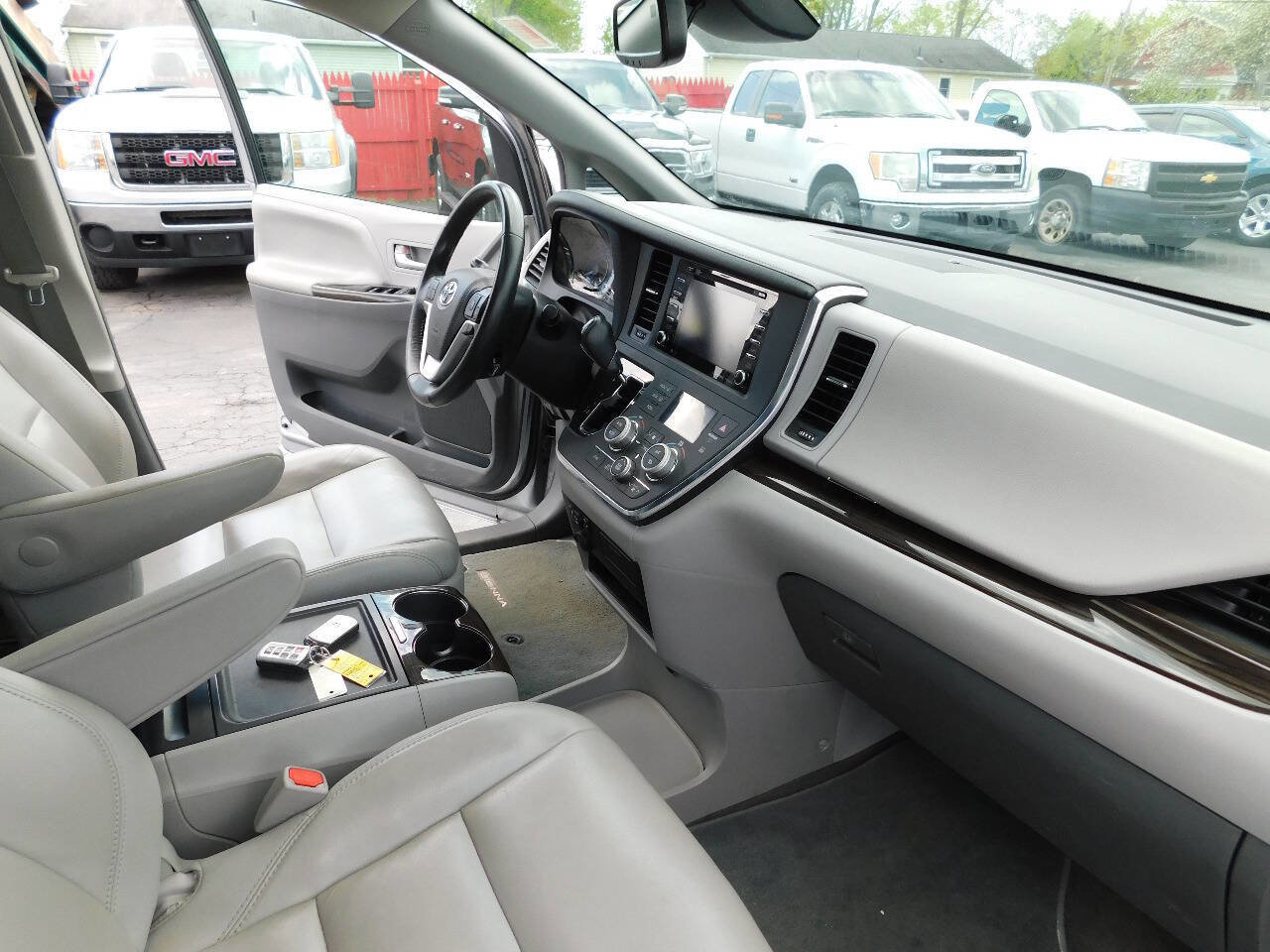 Used 2018 Toyota Sienna XLE FWD image 36