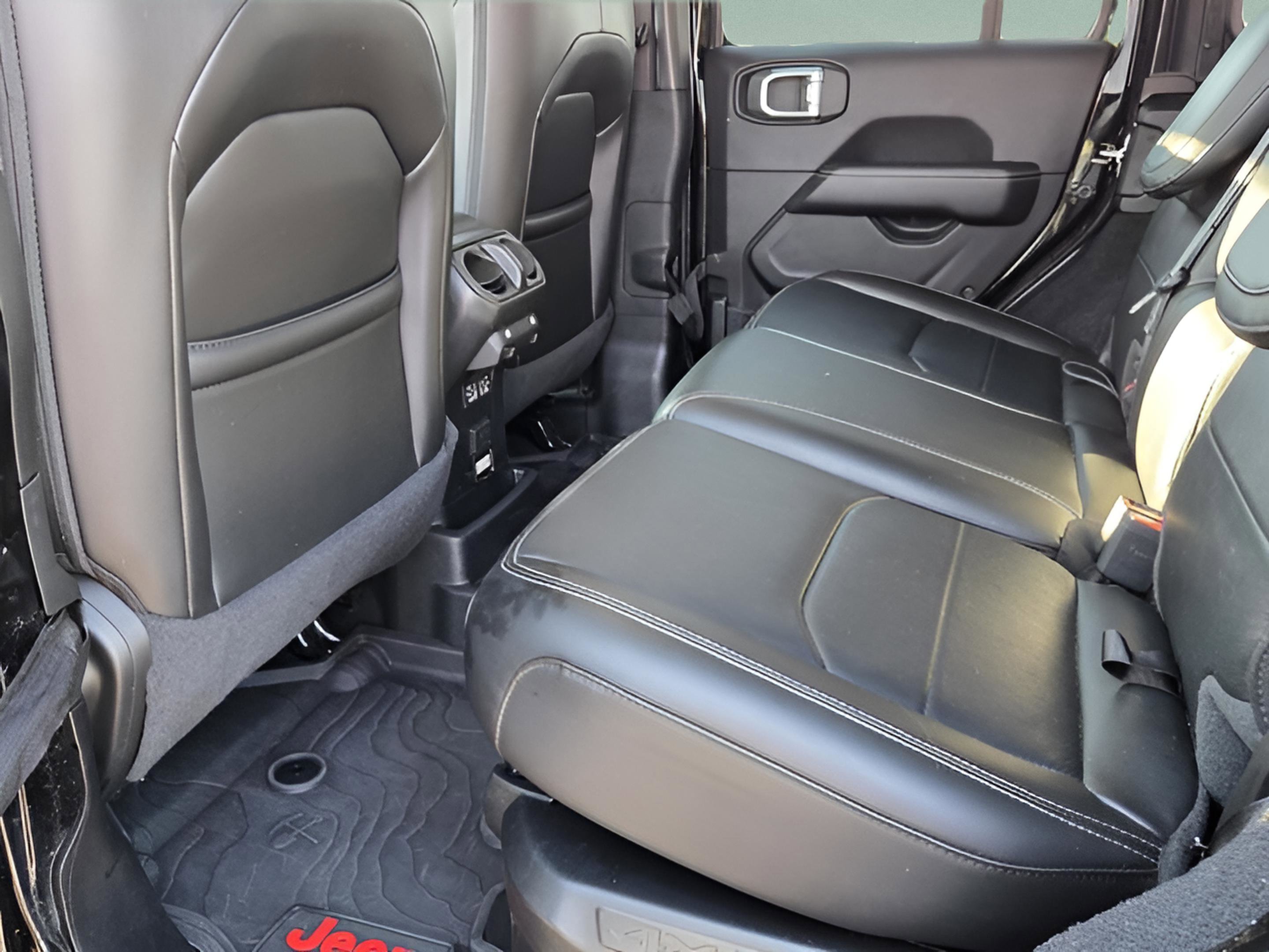 Used 2023 Jeep Wrangler Sahara w/ Cold Weather Group image 10