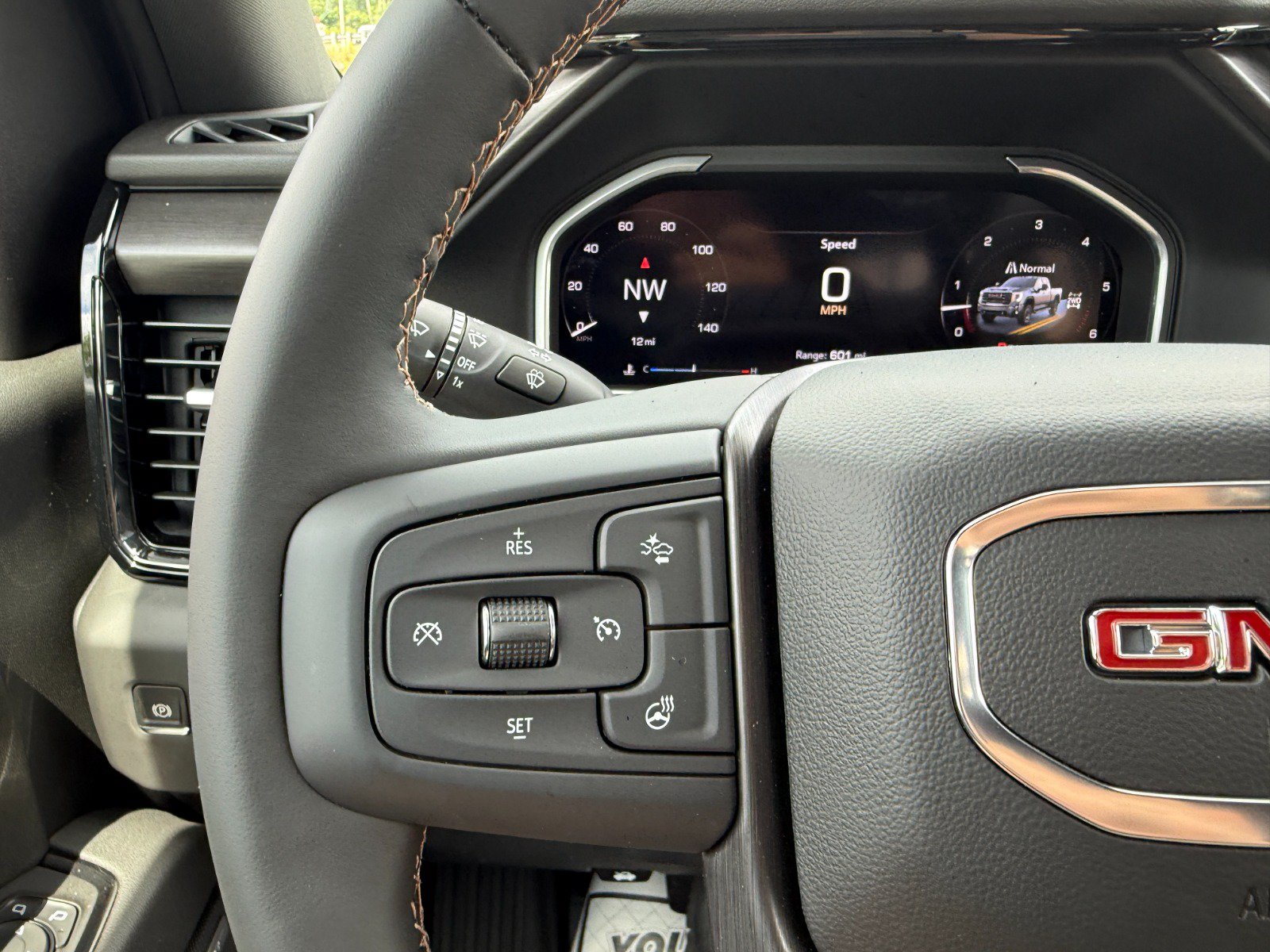 New 2026 GMC Sierra 2500 AT4 w/ AT4 Preferred Package AWD/4WD image 29