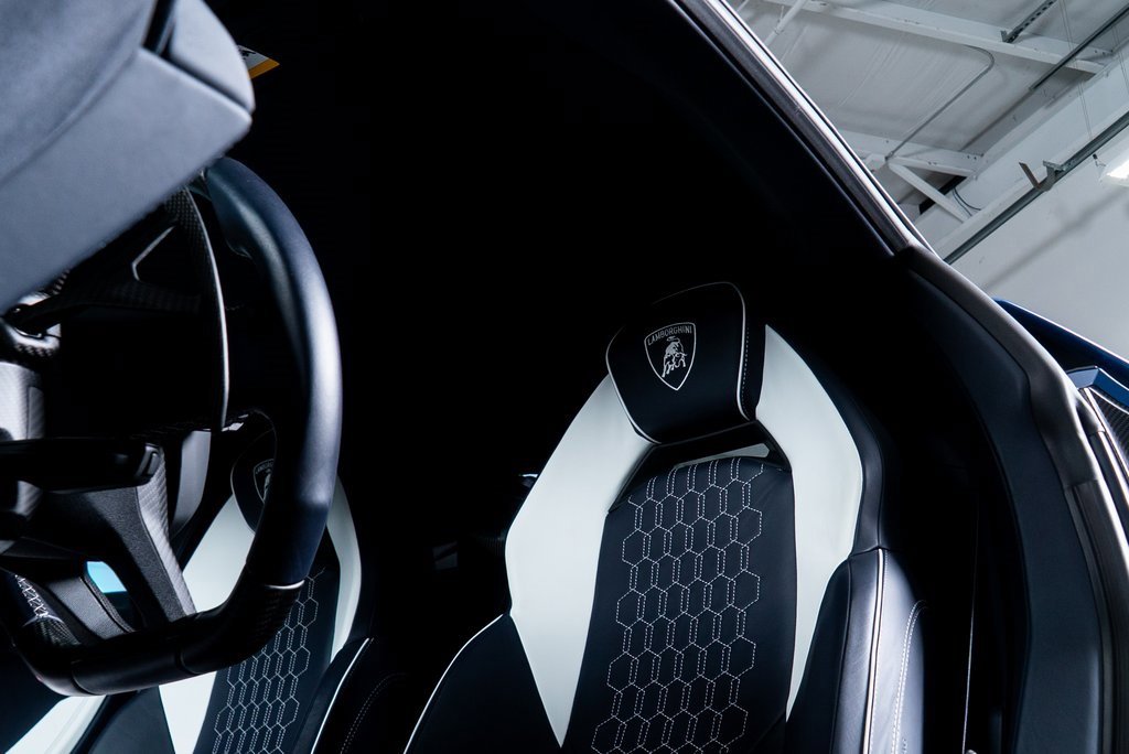 Used 2024 Lamborghini Revuelto image 35