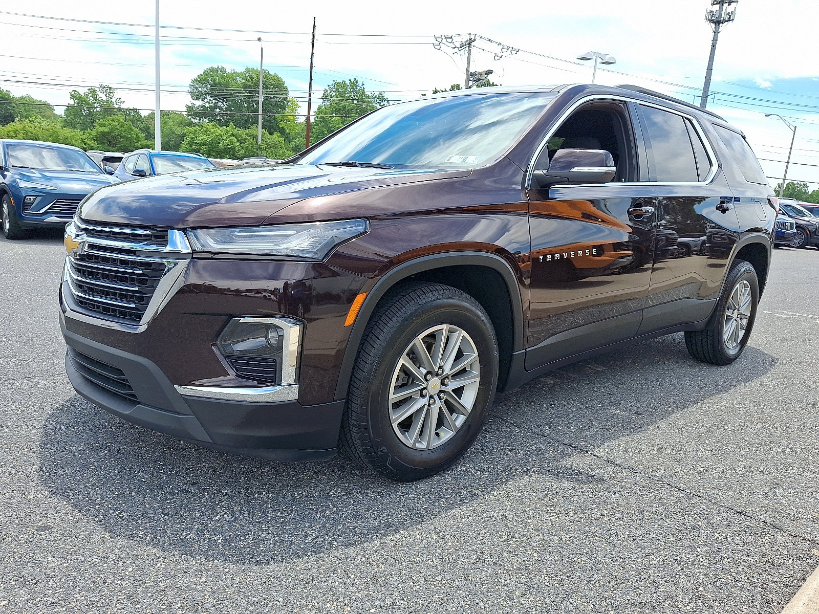 Certified 2023 Chevrolet Traverse LT w/ LPO, Cargo Package AWD/4WD image 3