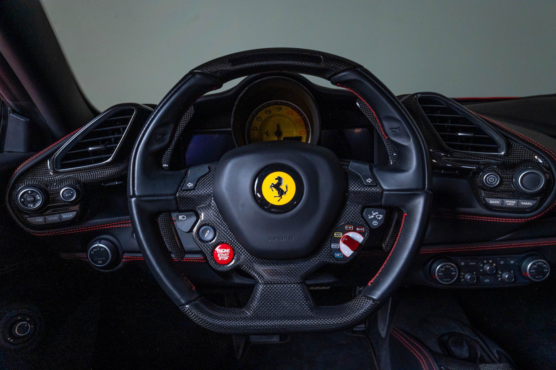 Used 2018 Ferrari 488 GTB RWD image 15