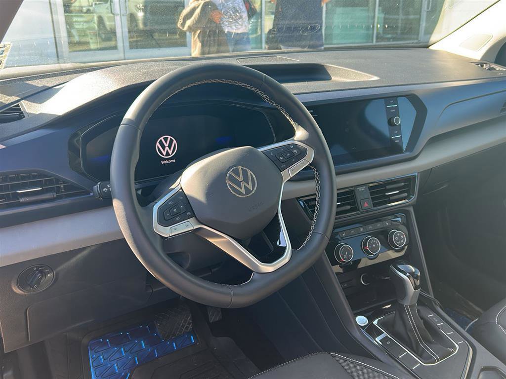 Used 2023 Volkswagen Taos SE image 14