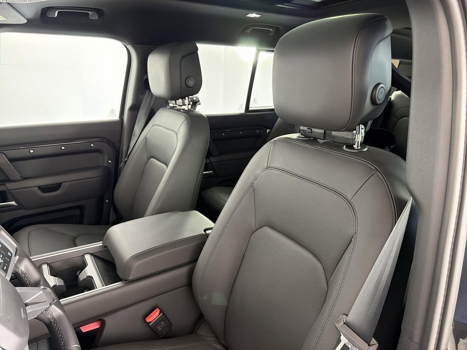 New 2026 Land Rover Defender 130 X-Dynamic SE image 24