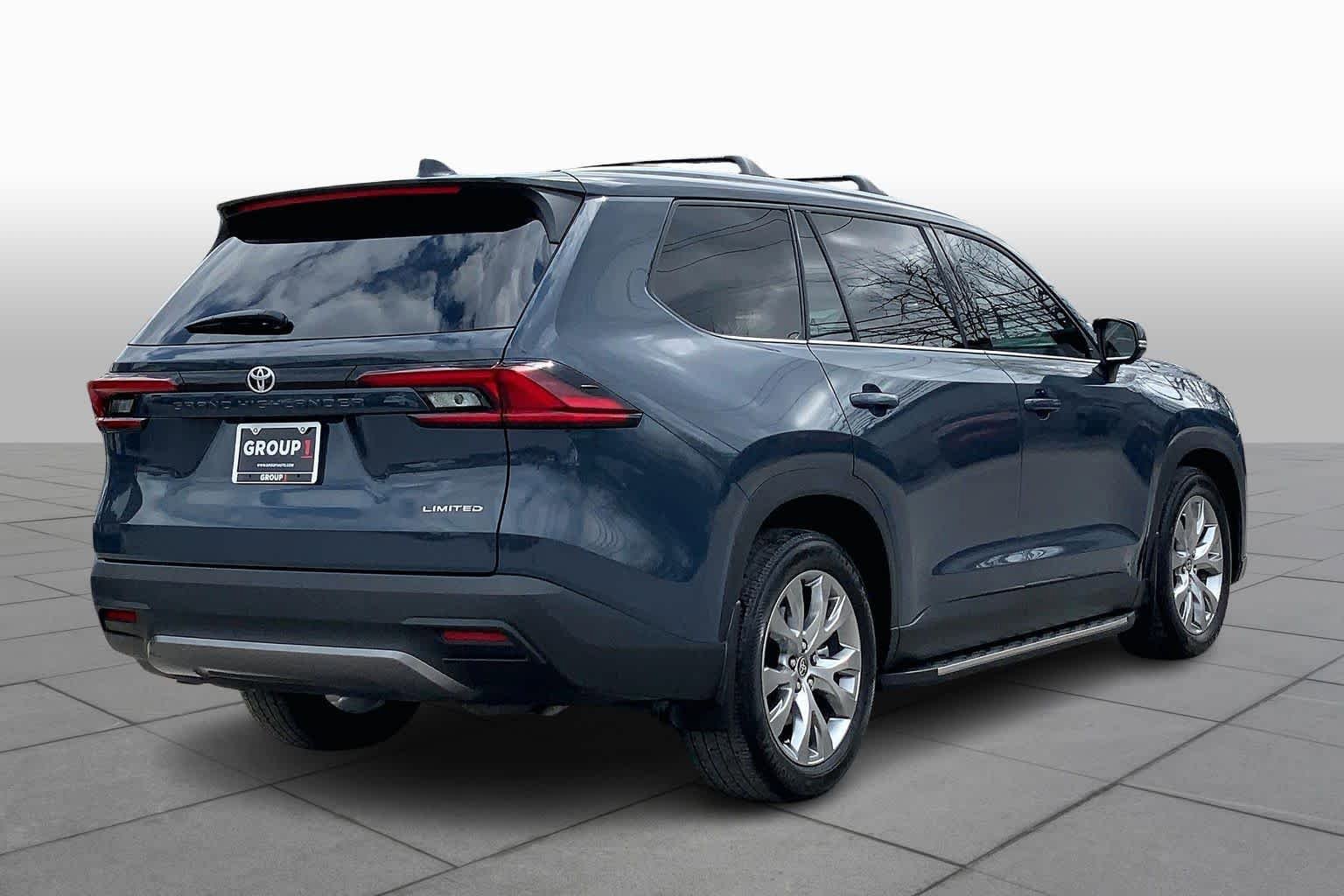 Used 2025 Toyota Grand Highlander FWD image 13
