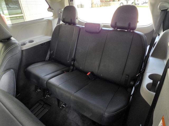 Used 2018 Toyota Sienna SE w/ SE Preferred Package FWD image 15