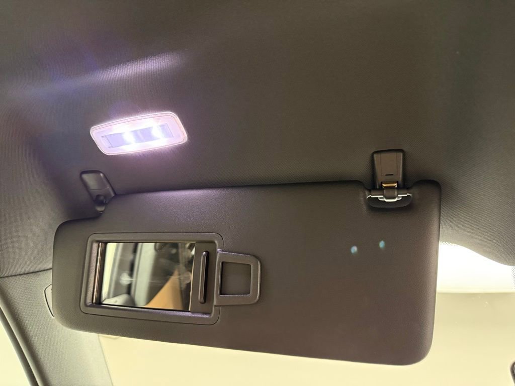 Used 2025 Porsche Macan image 37