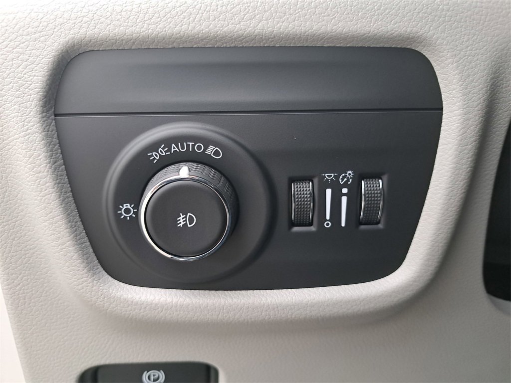 Used 2022 Jeep Grand Cherokee L Overland w/ Luxury Tech Group IV image 28