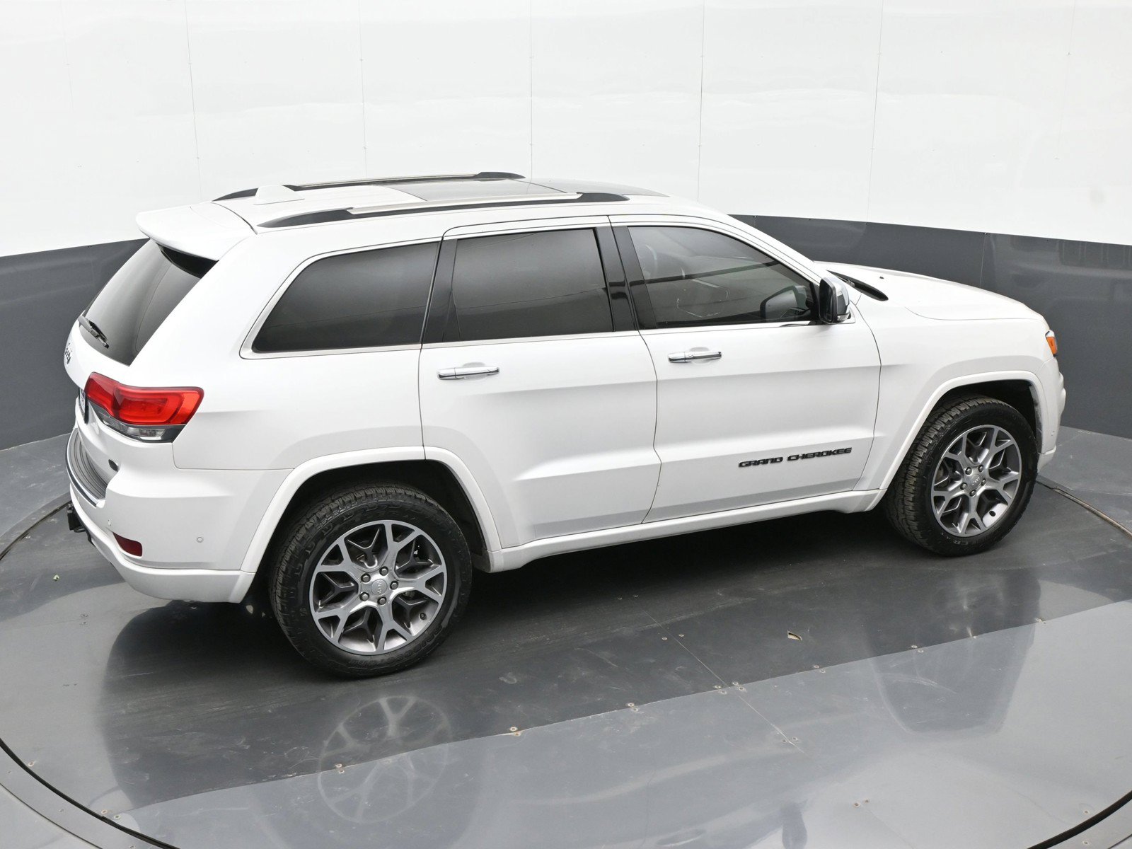 Used 2020 Jeep Grand Cherokee Overland AWD/4WD image 31